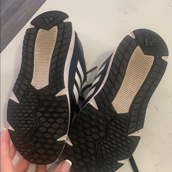 Kids adidas shoes size 1 - Picture 3 of 4